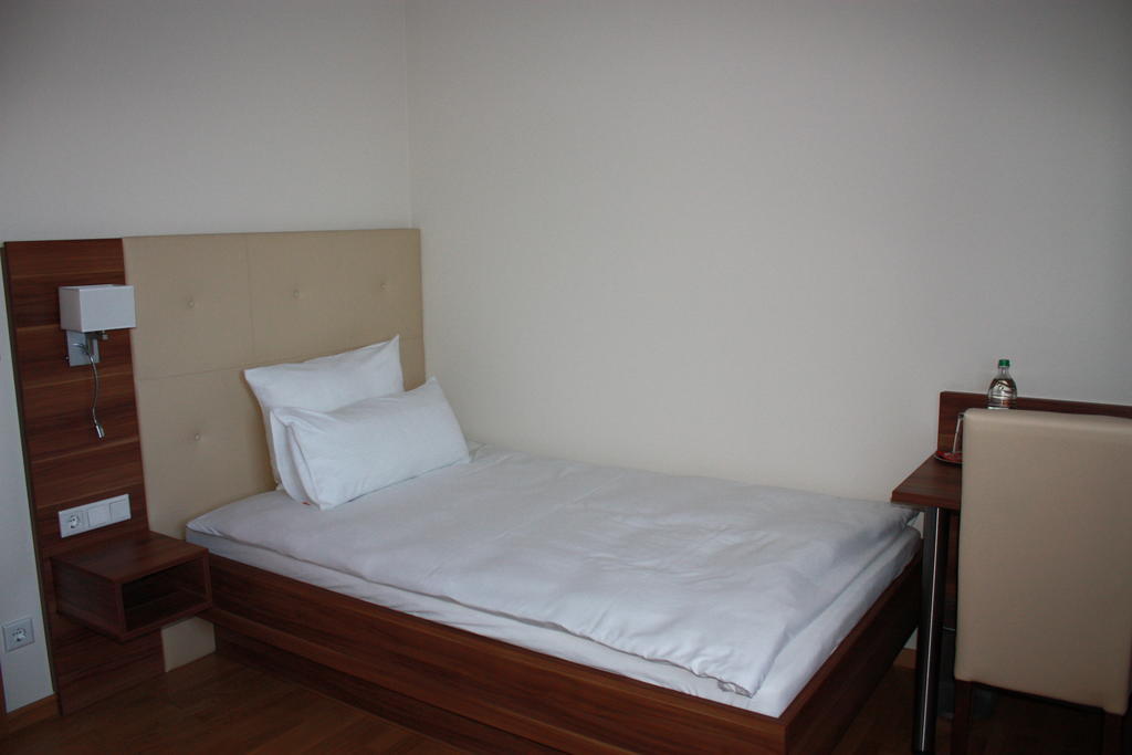 Boarding House Holledau Inn Швайтенкирхен Номер фото