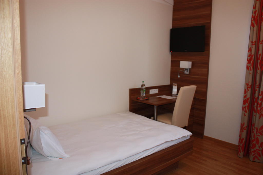 Boarding House Holledau Inn Швайтенкирхен Номер фото