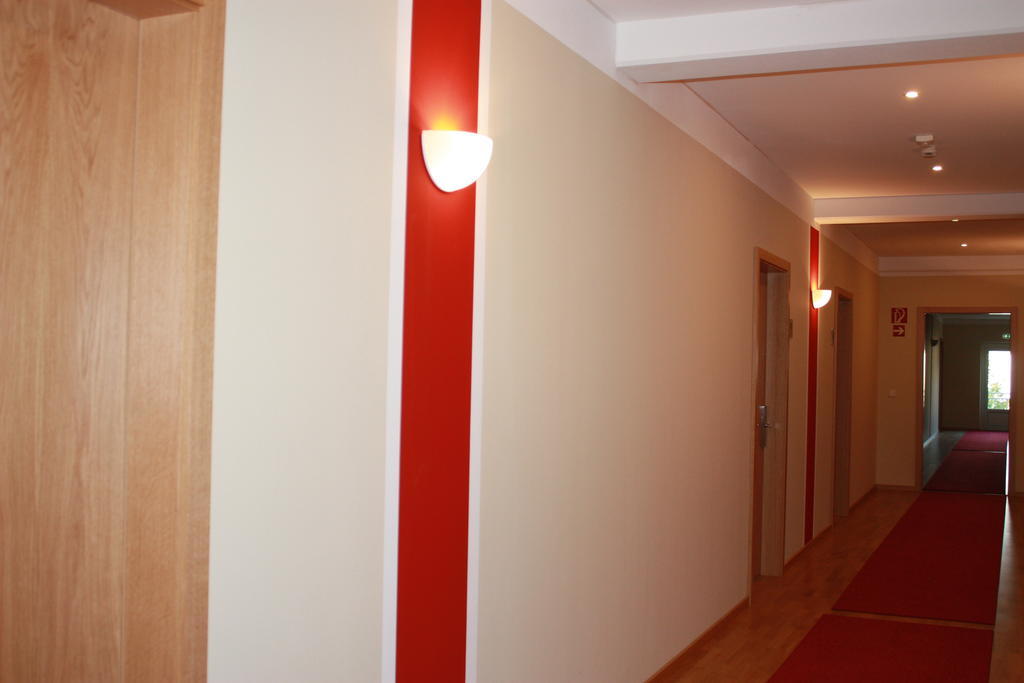 Boarding House Holledau Inn Швайтенкирхен Экстерьер фото