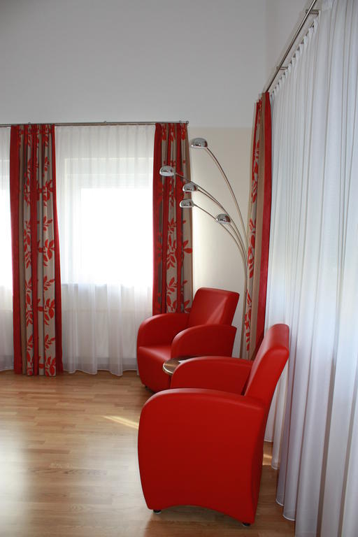 Boarding House Holledau Inn Швайтенкирхен Экстерьер фото
