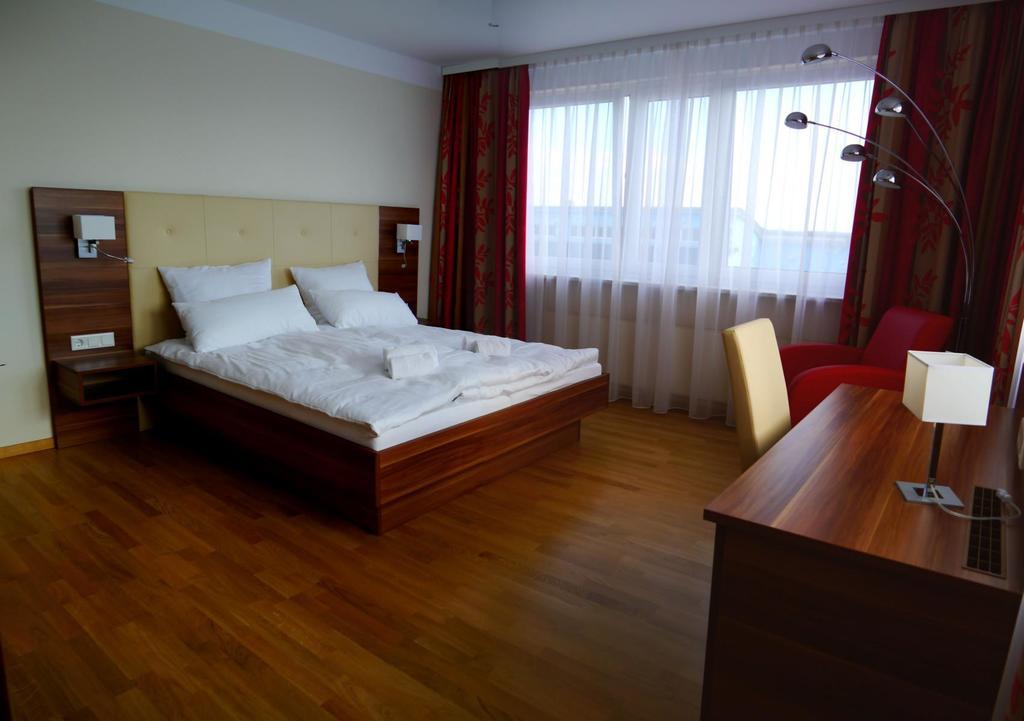 Boarding House Holledau Inn Швайтенкирхен Экстерьер фото